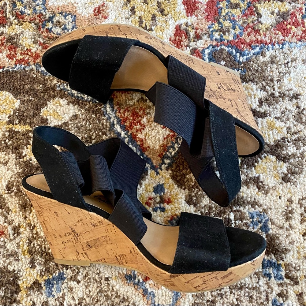 American Eagle black wedge sandals